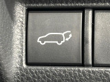 【パワーバックドア】スマートキーや運転席のボタンを押すだけでリアゲートが自動で開閉します!荷物を持っている時や、高い位置にあるバックドアを閉める際に便利な機能です♪