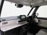 ダイハツのお店では、ダイハツ車を知り尽くしたプロフェッショナルが、専用の診断機器を使って各システムを点検しております。