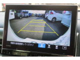 【バックモニター】駐車時に後方がリアルタイム映像で確認できます。狭いところの駐車や、夜間のバック時に大活躍!運転スキルに関わらず、必須の装備です。