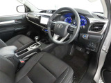 シンプルで使いやすいデザインの運転席です。