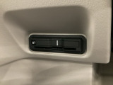 ハンドルの左下にETCがついています。高速道路の料金所の通過も楽々です。 カードの取り出しもしやすい場所についています。