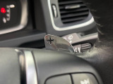 【パドルシフト】ハンドルから手を離さずに素早くシフトアップ&ダウンができるので、エンジンブレーキを使う下り坂や高速道路の合流で急加速したい時など、様々な場面で活躍します。