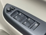 【電動格納ミラー】サイドミラーは電動格納式となっており、狭い駐車場でもキズがつくリスクを抑えられます。