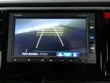 バックガイドモニターで、後方を確認しながら安心して駐車することができます。運転初心者も熟練者も必須の機能ですよ!
