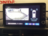 【リアカメラ】後方の距離感や障害物を、モニター越しにそっと教えてくれる機能です。見えにくい場所を確認できる安心感が、落ち着いたハンドル操作を支えます。
