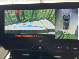 【パノラミックビューモニター】専用のカメラにより、上から見下ろしたような視点で360度クルマの周囲を確認することができます☆死角部分も確認しやすく、狭い場所での切り返しや駐車もスムーズに行えます。