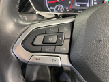◆クルーズコントロールにレーダーセンサーを組み合わせ、先行車を測定し設定されたスピードを上限に自動で加減速を行います。一定の車間距離を維持することで、長距離走行でのドライバーの疲労を低減させます。