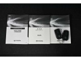キーを取り出さずにドアを施錠&解錠。クルマの始動も可能です。