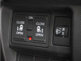 ◆両側電動スライドドア◆狭い駐車場でも乗り降りが楽々♪お子様が隣の車にドアを当ててしまう心配もございません!小さなお子様連れの方もこれで安心。