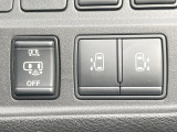 【両側スライドドア】駐車場で隣の車との間隔が狭く乗りにくい時、スライドドアなら安心!ドアオープン時も幅を取らず、開口部が広いので乗り降りがとっても簡単です。大きな荷物の出し入れも後席から可能♪
