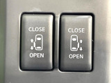 【両側パワースライドドア】スマートキーや運転席のスイッチで後席両側スライドドアの開閉が可能♪電動だから力を入れてドアを開ける必要が無く、小さなお子様でも簡単に開け閉めでき快適です♪