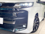 【LEDヘッドライト】悪天候や夜間走行時も良好な視界を確保し安心して運転できる高輝度LEDヘッドライトを装備!点灯速度が早く、消費電力も抑えられています。
