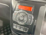 【オートエアコン】一度お好みの温度に設定すれば、車内の温度を検知し風量や温度を自動で調整。暑い&hellip;寒い&hellip;と何度もスイッチ操作をする必要はありません。快適な車内空間には必須の機能ですね♪