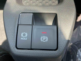 便利で快適な電動パーキングブレーキを装備!停車したときにブレーキペダルから足を離しても停車を維持する、ホールド機能が付いています。渋滞時など、ずっとブレーキペダルを踏んでいなくても良いので運転が楽に♪