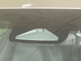 【プリクラッシュセーフティ】前方の車両等を検知し、衝突しそうな時は警報で注意を促し、ブレーキを踏む力をサポート。ブレーキを踏めなかった場合は衝突被害軽減ブレーキが作動、衝突回避をサポートします。