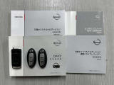 キーをバックやポケットに入れたまま、ドアリクエストキーを押すだけ開閉する、便利なインテリジェントキー2個とリモコンエンジンスターターが付いております。