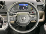 【純正革巻きステアリング】上質な革を使用することで、手にしっかり馴染みとても運転しやすいハンドルです♪