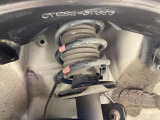 お車を安心してお乗りいただく為には、足回りの定期点検が欠かせません。サービスサポート(有償保証)では無料点検もご提供しており、安心のカーライフをお過ごしいただけるサポート体制が整っています。