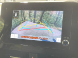 【バックカメラ】駐車時に後方がリアルタイム映像で確認できます。大型商業施設や立体駐車場での駐車時や、夜間のバック時に大活躍!運転スキルに関わらず、今や必須となった装備のひとつです!