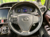 【ステアリングヒーター】冬場に冷たくなりやすい革巻きステアリングを、スイッチ一つで素早く適温に!エアコンよりも早く温まってくれるので、寒い日の運転も快適になりますね♪