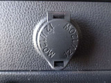 【アクセサリ-ソケット】12V/120W 市販のシガ-ライタ-ソケットプラグで携帯電話の充電などに便利です。