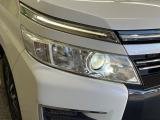 【LEDヘッドライト】悪天候や夜間走行時も良好な視界を確保し安心して運転できる高輝度LEDヘッドライトを装備!点灯速度が早く、消費電力も抑えられています。
