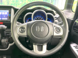 【純正革巻きステアリング】上質な革を使用することで、手にしっかり馴染みとても運転しやすいハンドルです♪