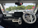 見通しのよいすっきりとした視界で、誰でも運転しやすいです。運転のしやすさは疲れにくさにも繋がりますよ♪