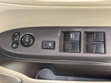 【電動格納ミラー】サイドミラーは電動格納式となっており、狭い駐車場でもキズがつくリスクを抑えられます。