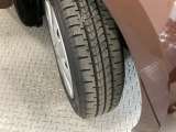 安全に走行するためには空気圧の確認をはじめ溝の深さ、ひび割れの等の点検が必要です。点検時に交換が必要と判断した場合は交換いたします。