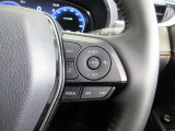 【レーダークルーズコントロール】はミリ波レーダーセンサーからの情報により先行車を認識。アクセルに足をかけることなく、設定した車間距離を保ちながら追従走行してくれます