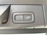 【パワーバックドア】スマートキーや運転席のボタンを押すだけでリアゲートが自動で開閉します!荷物を持っている時や、高い位置にあるバックドアを閉める際に便利な機能です。