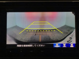【バックカメラ】運転が苦手な方も車庫入れラクラクです!ギアをリバースに入れれば自動的に切り換わりますので、面倒な操作は不要です♪狭い駐車場もお車を傷つけず安心ですね!