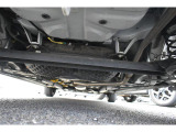 車両後方からの下回りです。マフラー防錆塗装や下回り防錆施工等も可能でございます。