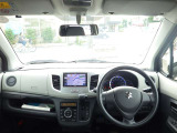オシャレなインテリアで運転する気分も盛り上がりますよね^^