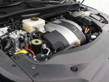 2GR-FXS型 3.5L V型6気筒エンジンと交流電動機のハイブリッドシステムを搭載、駆動方式は4WDです。