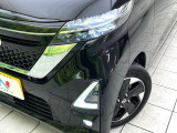 【LEDヘッドライト】悪天候や夜間走行時も良好な視界を確保し安心して運転できる高輝度LEDヘッドライトを装備!点灯速度が早く、消費電力も抑えられています。