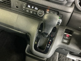 発進時から滑らかに加速する無段階変速のCVTはストップ&ゴーの多い街の中も快適です