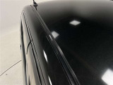 左右のベルトラインモールがはがれているので、納車までに取付対応をします