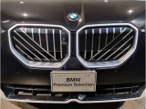 ☆BMWの代名詞とも言える【キドニーグリル】一目見ただけでBMW車であると認識できる確固たるアイコンとして存在感を放ちます☆