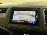 リバースギアに入れるだけで後方の表示へ切り替わります。夜間や雨の日の駐車も楽になりますよ。