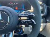 メモリー付きパワーシートが装備されている車両はシートの位置・ドアミラーの角度・ハンドルの位置を3名まで記憶出来ます。