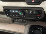 運転席側にはシートヒーターが付いています!寒い日に便利な装備ですね。