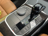 BMWの高性能オートマチックは、ATセレクトレバーを左側に倒すことで、通常の「D」から「S」(スポーツ)または「M」(マニュアル)へと切り替えが可能です。