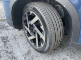 タイヤサイズは245/45R19です