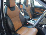 質感の高いレザーシートでございます。使用感が出やすい運転席ですが、綺麗な状態を保っております。前席の状態は内装の状態を見る大きなポイントになると思いますので、是非一度、実際にご覧くださいませ。