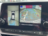 車を真上から見ているように、周囲の状況を把握しながら安心して駐車が行えるアラウンドビューモニター装備!