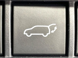 【パワーバックドア】スマートキーや運転席のボタンを押すだけでリアゲートが自動で開閉します!荷物を持っている時や、高い位置にあるバックドアを閉める際に便利な機能です♪