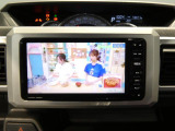 【充実したオーディオ】お好みの音楽やテレビ放送を楽しみながら移動ができます。ご家族での長距離移動も退屈せずに過ごせる嬉しい機能が備わっています。停車時にはTV視聴も可能です。