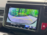 【バックカメラ】駐車時に後方がリアルタイム映像で確認できます。大型商業施設や立体駐車場での駐車時や、夜間のバック時に大活躍!運転スキルに関わらず、今や必須となった装備のひとつです!